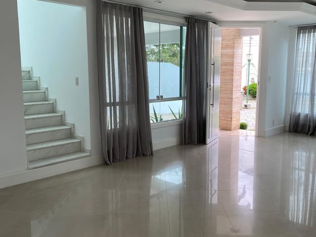 Casa com 480m² 4 quartos e 6 banheiros, à venda, no bairro Parque Santo Amaro em Campos dos Goytacazes