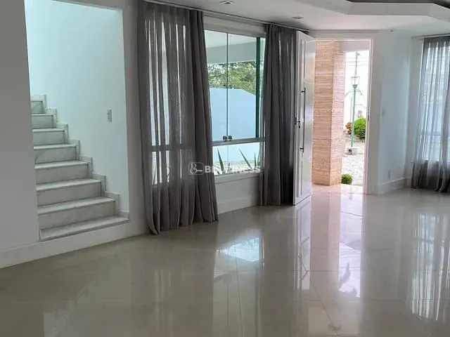 Casa com 480m² 4 quartos e 6 banheiros, à venda, no bairro Parque Santo Amaro em Campos dos Goytacazes