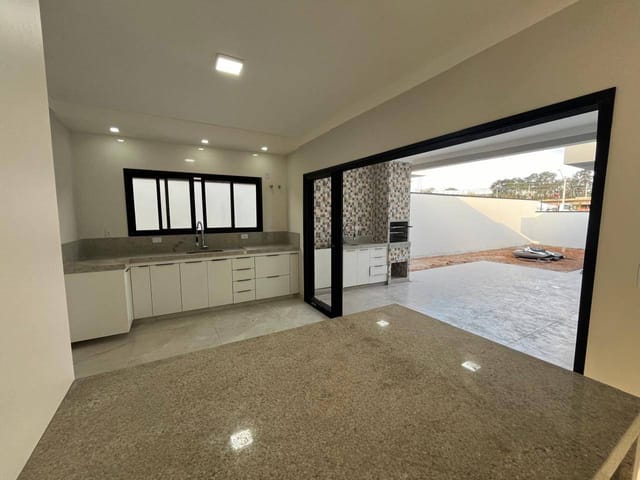 Casa com 420m² 3 quartos e 4 banheiros, à venda, no bairro Loteamento Residencial Reserva Bonsucesso em Pindamonhangaba