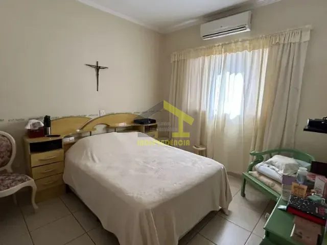 Casa com 300m² 3 quartos e 2 banheiros, à venda, no bairro Giardino D  Itália em Itatiba