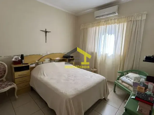 Casa com 300m² 3 quartos e 2 banheiros, à venda, no bairro Giardino D Itália em Itatiba
