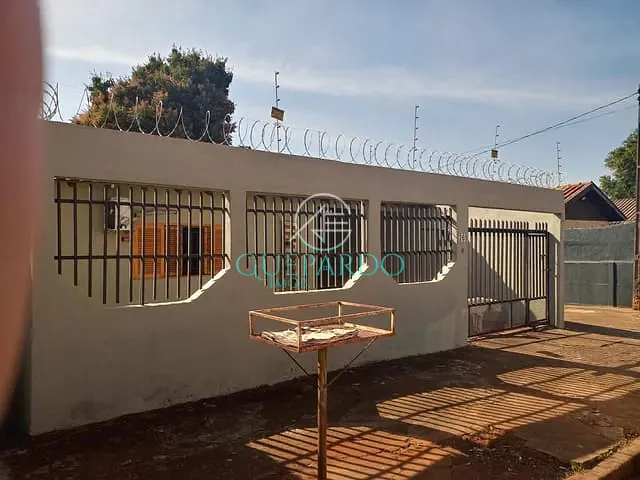 Casa com 300m² 3 quartos e 2 banheiros, à venda, no bairro São Pedro em Londrina
