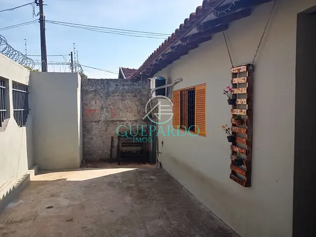 Casa com 300m² 3 quartos e 2 banheiros, à venda, no bairro São Pedro em Londrina