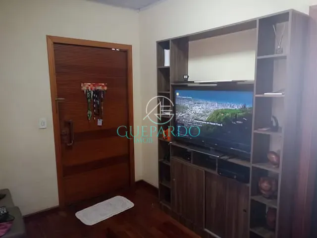 Casa com 300m² 3 quartos e 2 banheiros, à venda, no bairro São Pedro em Londrina