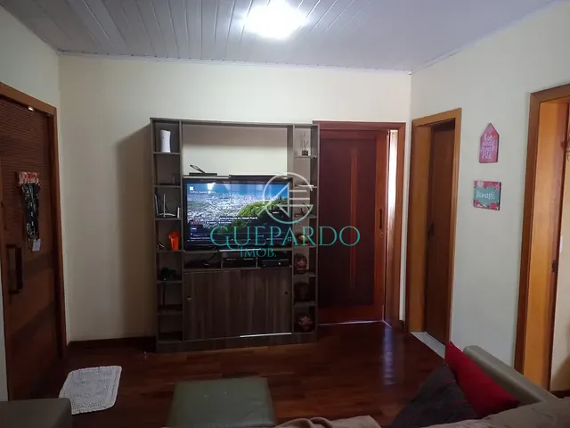 Casa com 300m² 3 quartos e 2 banheiros, à venda, no bairro São Pedro em Londrina