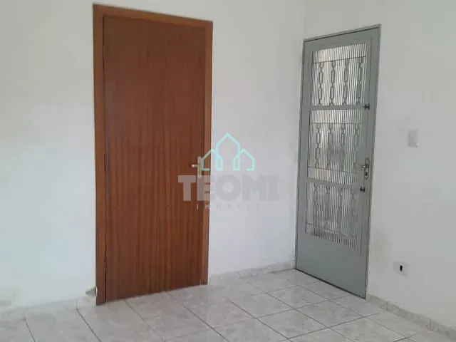 Casa 2 quartos e 1 banheiro, à venda, no bairro Vila São José em Taubaté