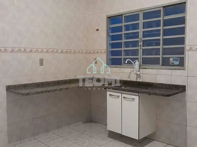 Casa 2 quartos e 1 banheiro, à venda, no bairro Vila São José em Taubaté
