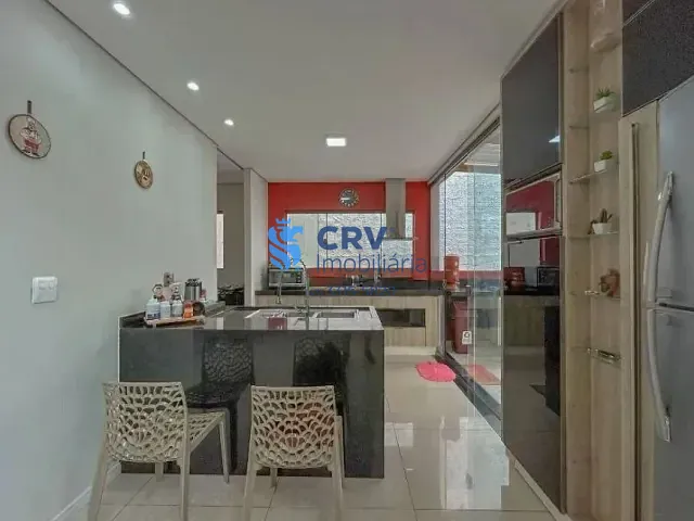 Casa com 250m² 3 quartos e 3 banheiros, à venda, no bairro Universitário em Londrina