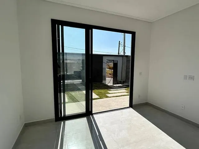 Casa 2 quartos e 1 banheiro, à venda, no bairro Residencial Jardim das Figueiras em Guaratinguetá