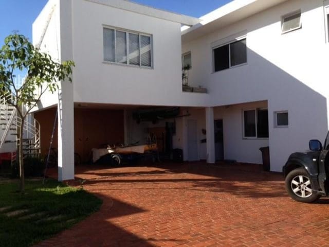 Casa com 1000m² 4 quartos e 5 banheiros, para alugar, no bairro Centro em Engenheiro Coelho