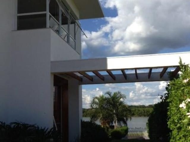 Casa com 1000m² 4 quartos e 5 banheiros, para alugar, no bairro Centro em Engenheiro Coelho