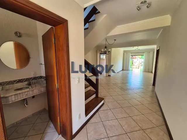 Casa com 378m² 4 quartos e 3 banheiros, à venda, no bairro Chácaras Silvania em Valinhos