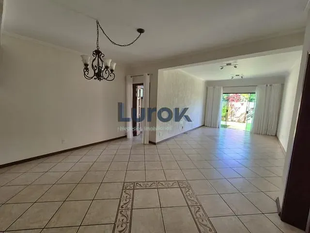 Casa com 378m² 4 quartos e 3 banheiros, à venda, no bairro Chácaras Silvania em Valinhos
