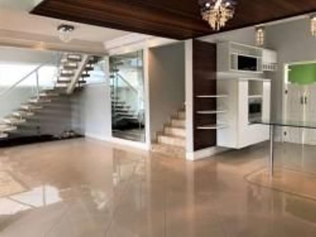 Casa com 390m² 3 quartos e 4 banheiros, à venda, no bairro Parque Nova Jandira em Jandira