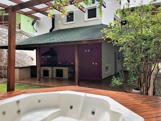 Casa com 390m² 3 quartos e 4 banheiros, à venda, no bairro Parque Nova Jandira em Jandira
