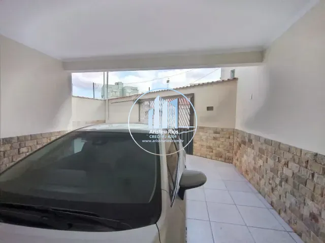Casa com 375m² 3 quartos e 1 banheiro, para alugar, no bairro Santo Ivo em Pouso Alegre