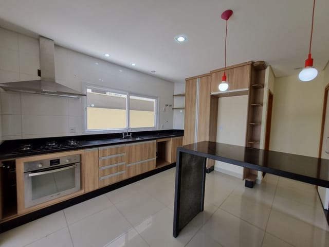 Casa com 260m² 4 quartos e 3 banheiros, à venda, no bairro Urbanova em São José dos Campos