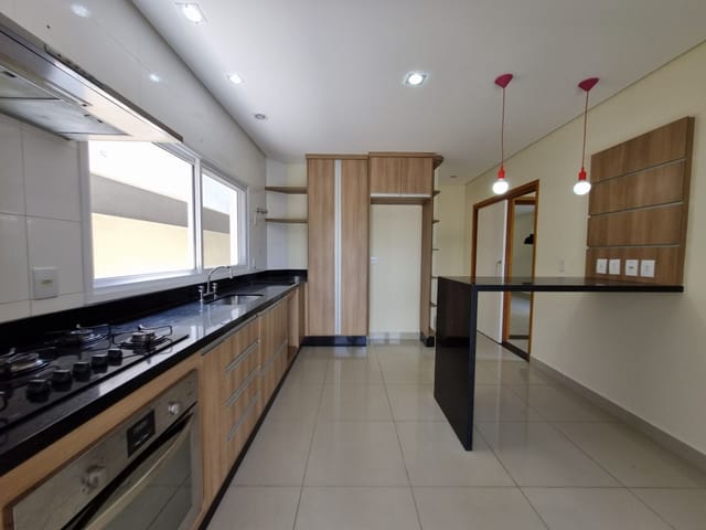 Casa com 260m² 4 quartos e 3 banheiros, à venda, no bairro Urbanova em São José dos Campos