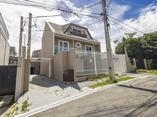 Casa 3 quartos e 4 banheiros, à venda, no bairro Santa Felicidade em Curitiba