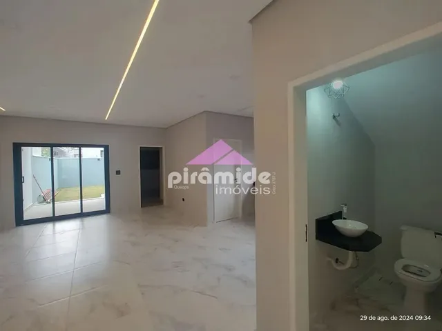 Casa com 212m² 4 quartos e 4 banheiros, à venda, no bairro Jardim Jacinto em Jacareí