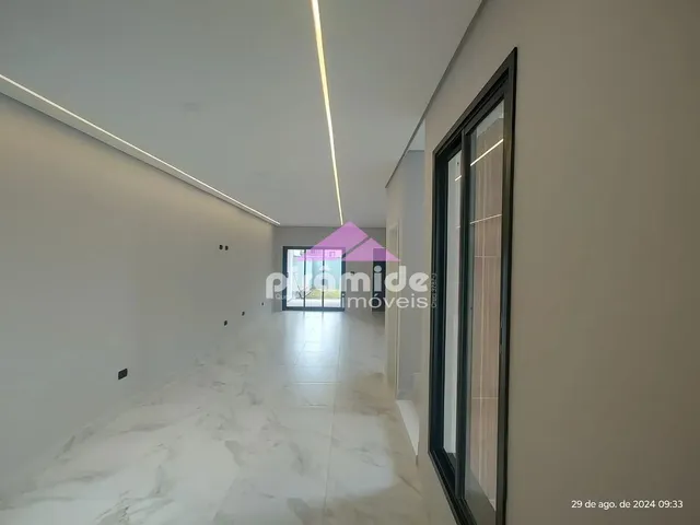 Casa com 212m² 4 quartos e 4 banheiros, à venda, no bairro Jardim Jacinto em Jacareí