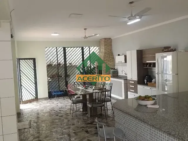 Casa com 533m², à venda, no bairro Icaray em Araçatuba