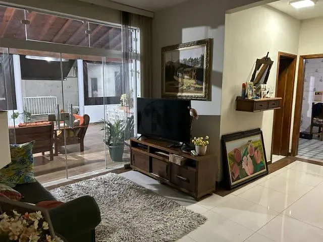 Casa com 300m² 2 quartos e 3 banheiros, à venda, no bairro Parque Residencial Beira Rio em Guaratinguetá