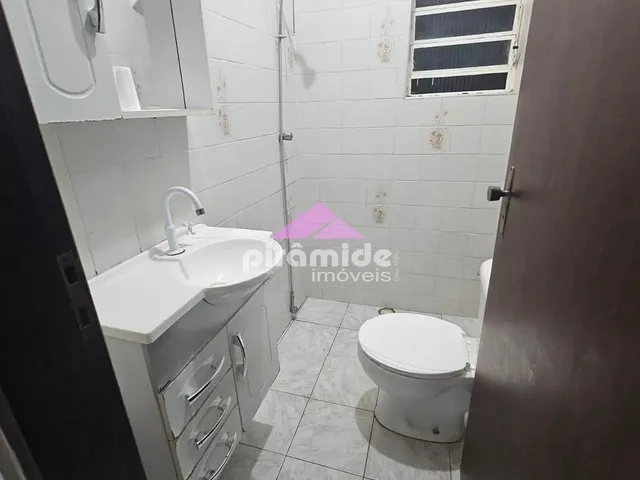 Casa com 250m² 4 quartos e 3 banheiros, para alugar, no bairro Bosque dos Eucaliptos em São José Dos Campos