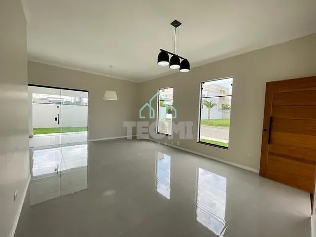 Casa com 257m² 3 quartos e 2 banheiros, à venda, no bairro Parque São Luís em Taubaté