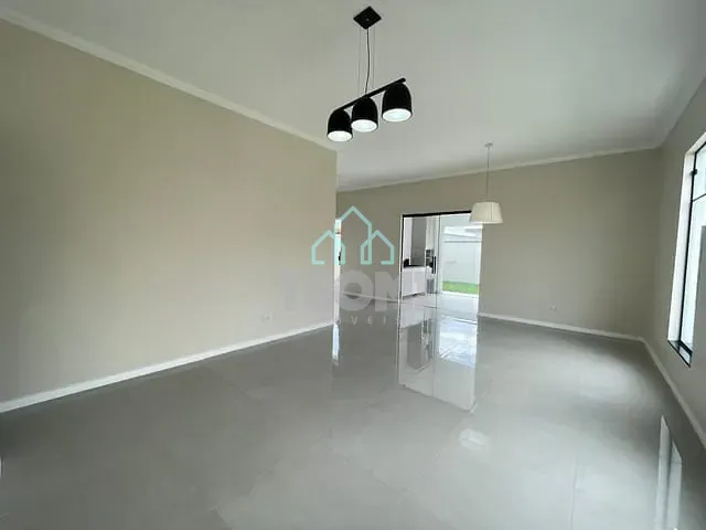 Casa com 257m² 3 quartos e 2 banheiros, à venda, no bairro Parque São Luís em Taubaté