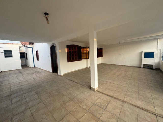 Casa com 188m² 4 quartos e 3 banheiros, à venda, no bairro Residencial Vale das Acácias em Pindamonhangaba