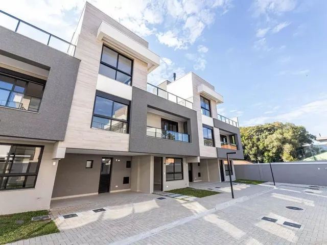 Casa 3 quartos e 5 banheiros, à venda, no bairro Santa Felicidade em Curitiba