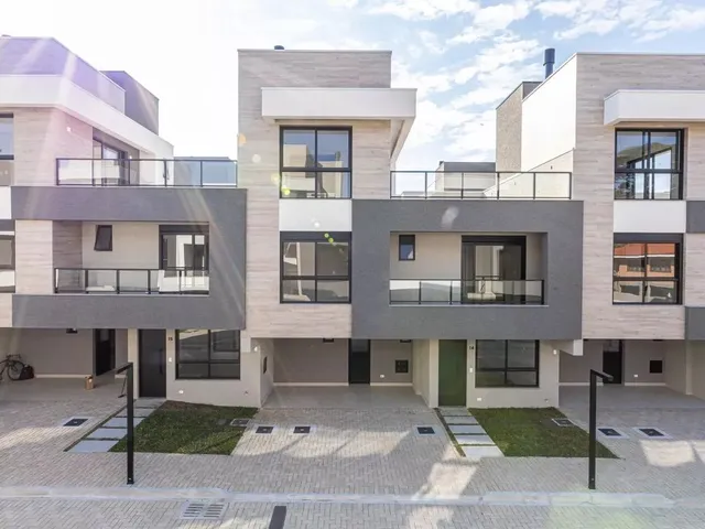 Casa 3 quartos e 5 banheiros, à venda, no bairro Santa Felicidade em Curitiba