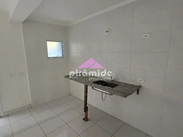 Casa com 80m² 3 quartos e 1 banheiro, à venda, no bairro Eugênio de Mello em São José Dos Campos
