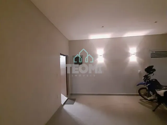 Casa 3 quartos e 5 banheiros, à venda, no bairro Parque São Luís em Taubaté