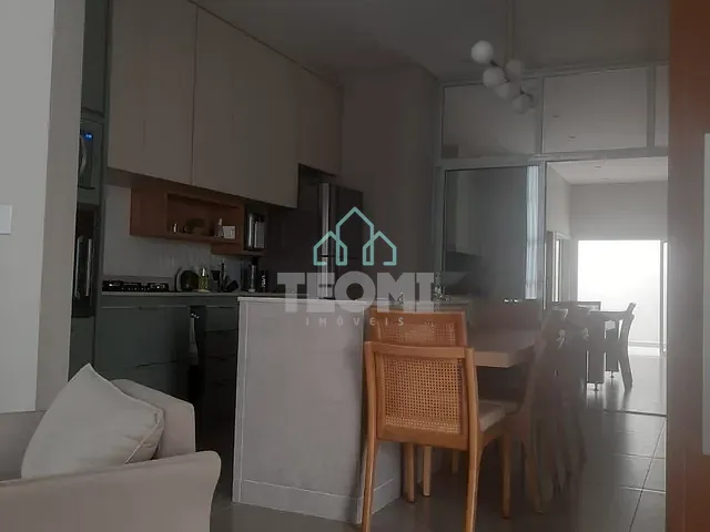 Casa 3 quartos e 5 banheiros, à venda, no bairro Parque São Luís em Taubaté