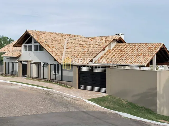 Casa 3 quartos e 4 banheiros, à venda, no bairro Metzler em Campo Bom