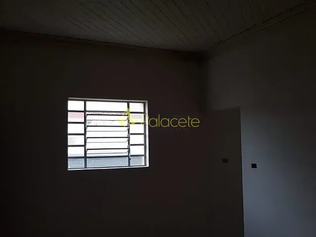 Casa com 382m² 4 quartos e 3 banheiros, à venda, no bairro Centro em Pindamonhangaba