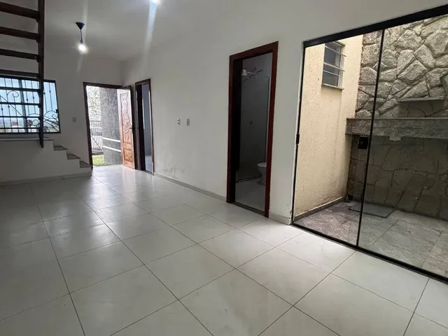 Casa 4 quartos e 2 banheiros, à venda, no bairro Virgem Santa em Macaé