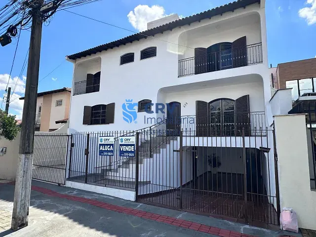 Casa com 380m² 3 quartos e 4 banheiros, à venda ou para alugar, no bairro Vila Fujita em Londrina