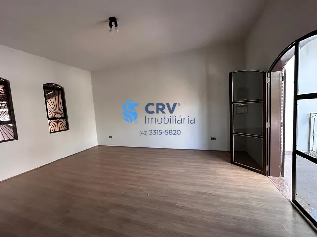 Casa com 380m² 3 quartos e 4 banheiros, à venda ou para alugar, no bairro Vila Fujita em Londrina
