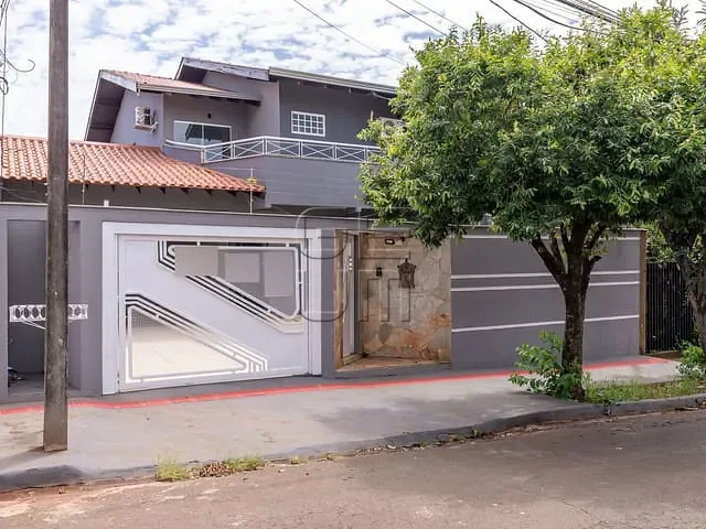 Casa com 360m² 4 quartos e 3 banheiros, à venda, no bairro Jardim Burle Marx em Londrina