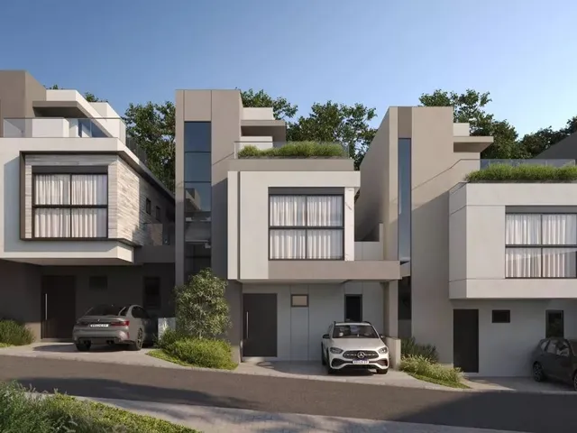 Casa 3 quartos e 5 banheiros, à venda, no bairro Campo Comprido em Curitiba