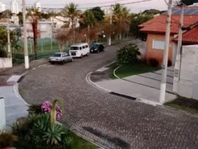 Casa 4 quartos e 4 banheiros, à venda, no bairro Jardim dos Estados em Taubaté