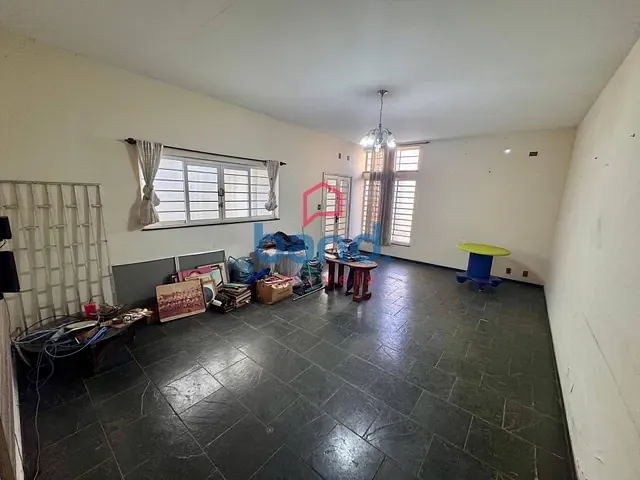 Casa com 1694m² 4 quartos e 4 banheiros, à venda, no bairro Centro em Porto Feliz