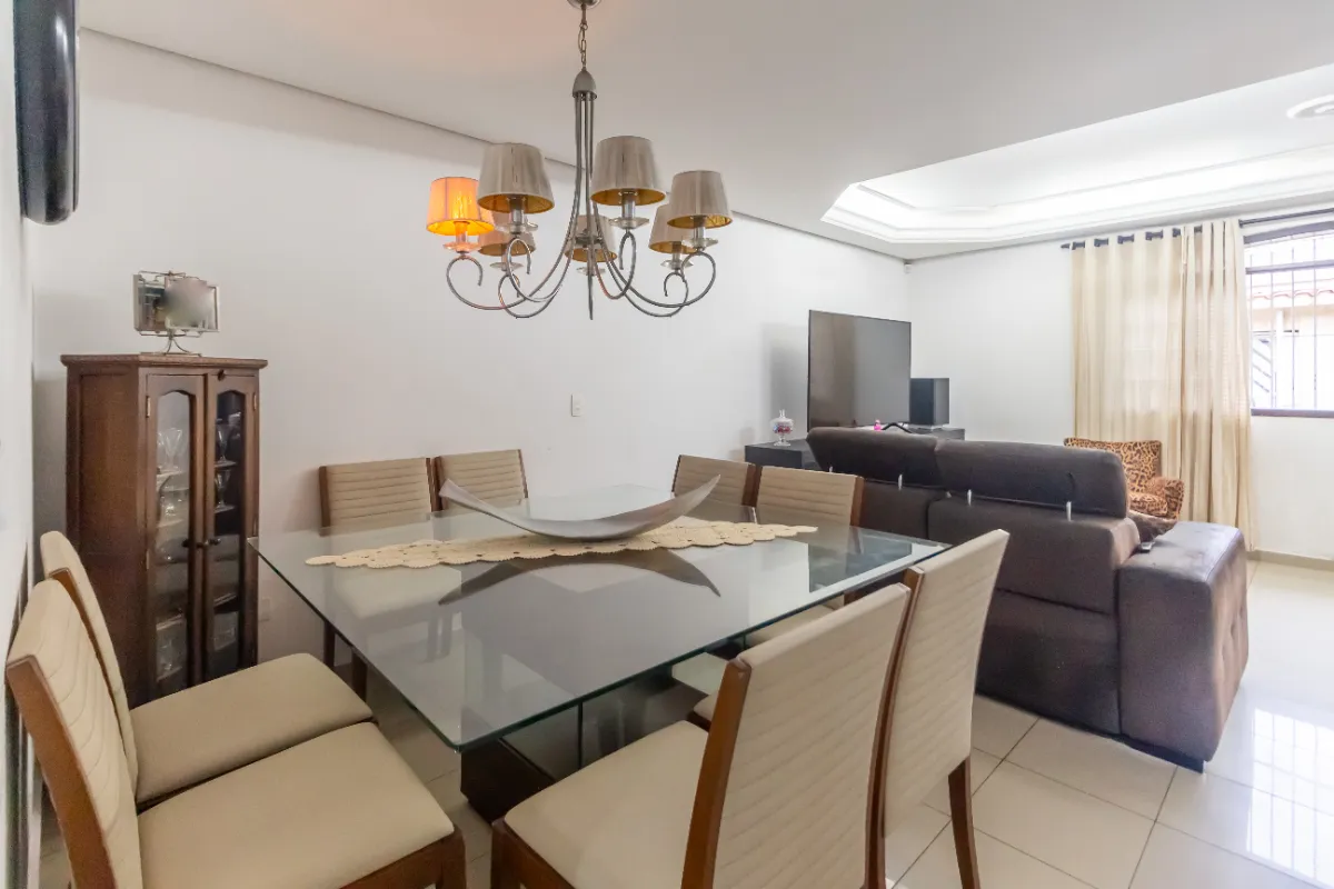 Casa para venda e locação em Jardim Nosso Lar com 4 quartos, sendo 1 suíte, 204m²