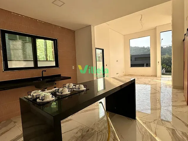 Casa com 321m², à venda, no bairro Aruã em Mogi das Cruzes