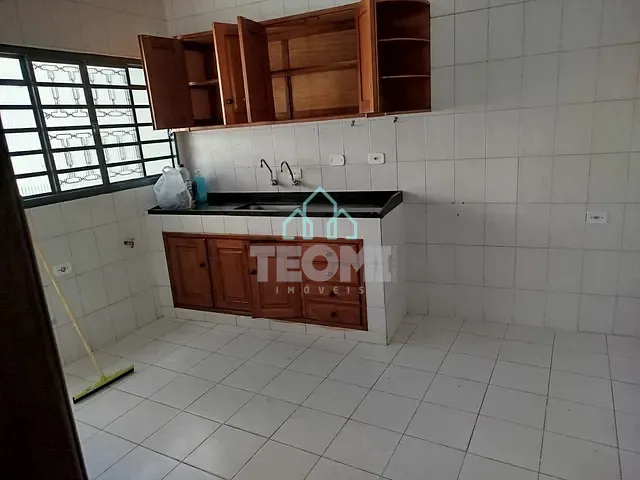 Casa com 250m² 3 quartos e 3 banheiros, à venda, no bairro Centro em Taubaté