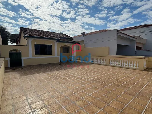 Casa à venda ou para alugar, no bairro Vila América em Porto Feliz