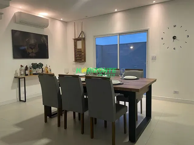 Casa com 250m² 3 quartos e 3 banheiros, à venda, no bairro Condomínio Residencial Mantiqueira em São José dos Campos